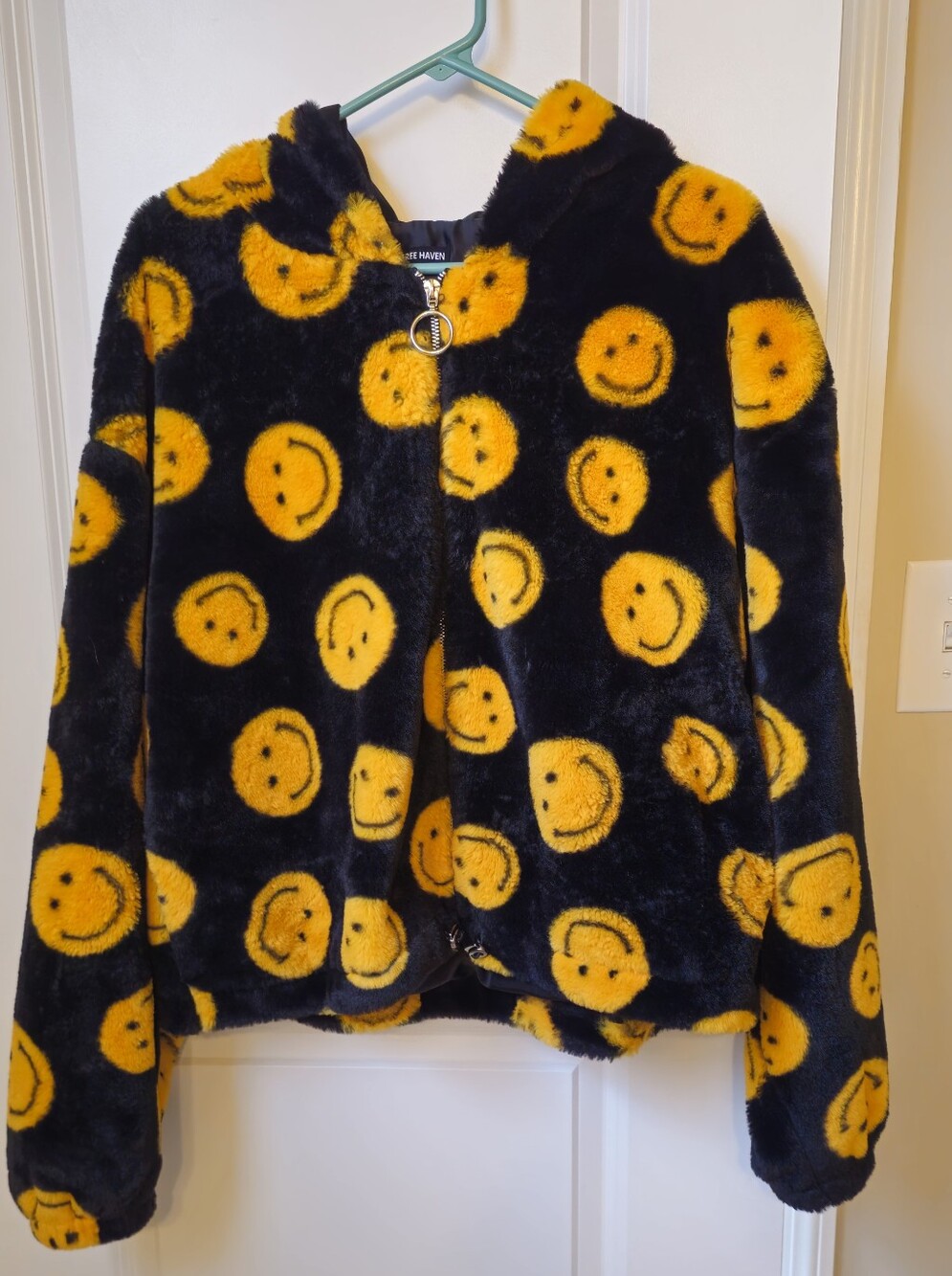 Smiley Faux-Fur Puffer Jacket in Black & Yellow - Cozy Hooded Style Over Sized